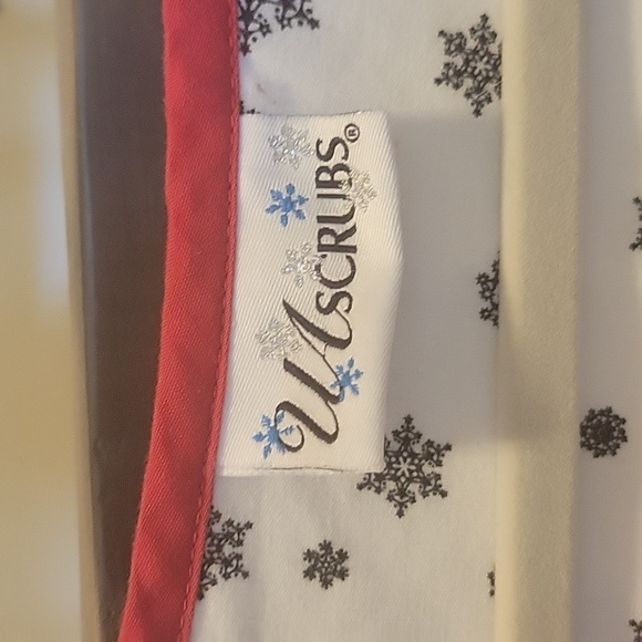 Christmas scrub top with snowman front border - Picture 3 of 4